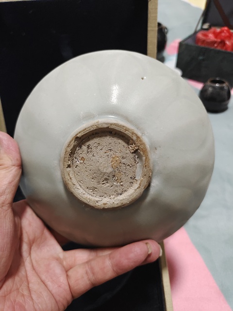 古玩陶瓷龍泉青瓷刻仰蓮紋碗真品鑒賞圖