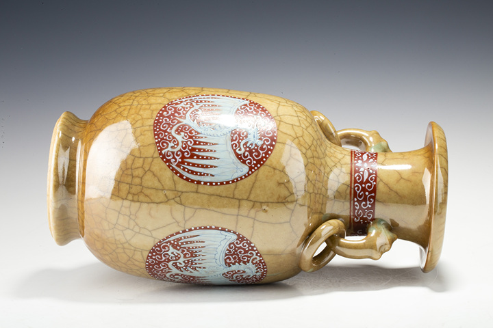 古玩陶瓷清晚·黃哥釉加彩團(tuán)鳳紋雙耳瓶拍賣,當(dāng)前價(jià)格2832元