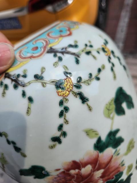 古玩陶瓷粉彩花鳥紋冬瓜罐真品鑒賞圖