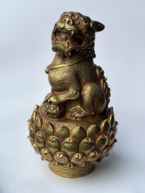 古玩雜項手工暫刻黃金蓮花獅子擺件真品鑒賞圖