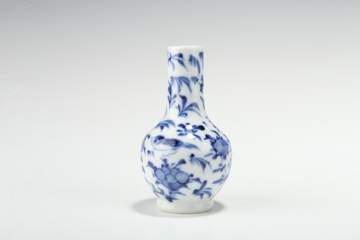古玩陶瓷晚清·青花花鳥紋小天球瓶真品鑒賞圖