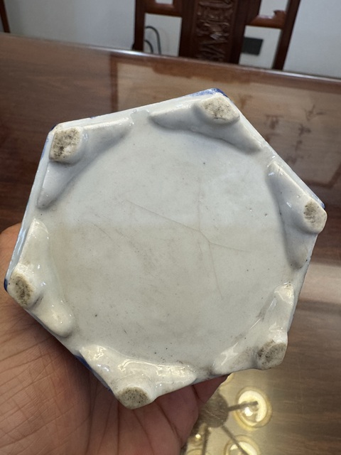古玩陶瓷青花鏤空六方六足筆筒拍賣,當前價格108元