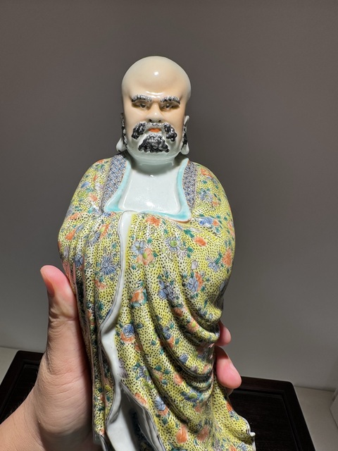 古玩陶瓷五彩花卉紋羅漢瓷塑雕像真品鑒賞圖