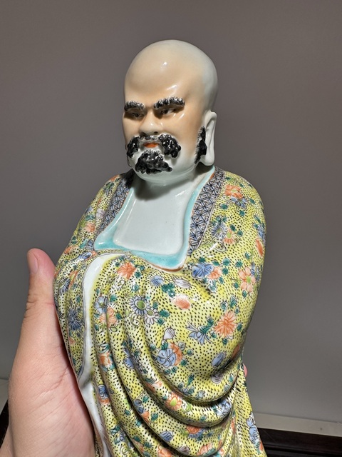 古玩陶瓷五彩花卉紋羅漢瓷塑雕像真品鑒賞圖