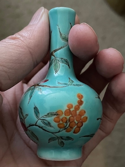 古玩陶瓷桃紋粉彩天球瓶真品鑒賞圖