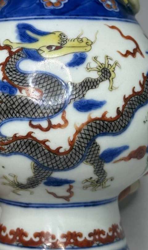 古玩陶瓷青花五彩龍紋瓶真品鑒賞圖
