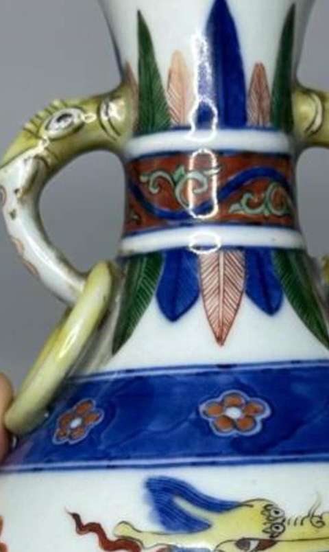 古玩陶瓷青花五彩龍紋瓶真品鑒賞圖