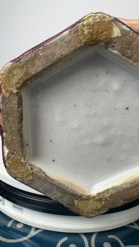 古玩陶瓷紅釉六方瓶真品鑒賞圖
