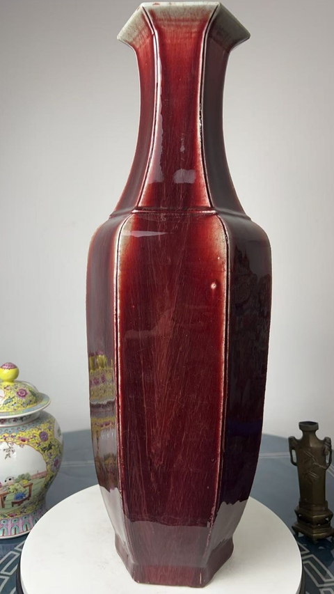 古玩陶瓷紅釉六方瓶真品鑒賞圖