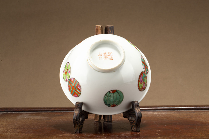 古玩陶瓷民國·粉彩皮球花紋碗真品鑒賞圖