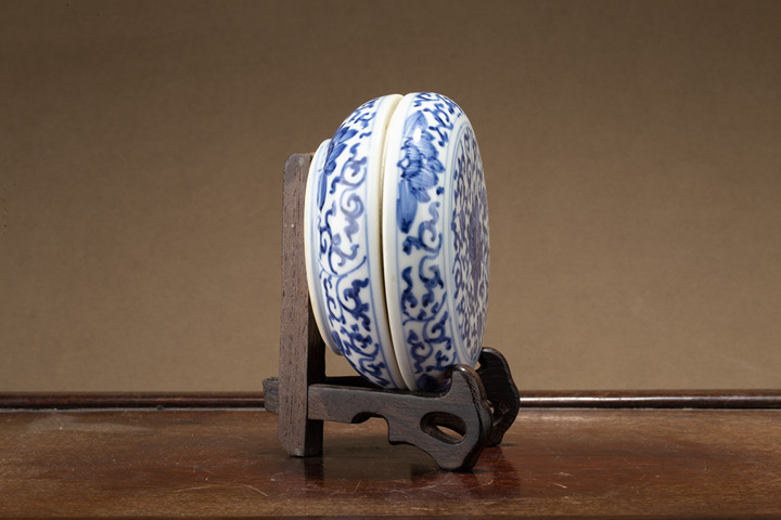 古玩陶瓷清康熙·青花纏枝花卉紋印盒真品鑒賞圖