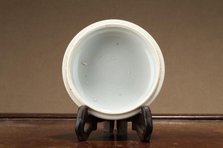 古玩陶瓷清康熙·青花纏枝花卉紋印盒真品鑒賞圖