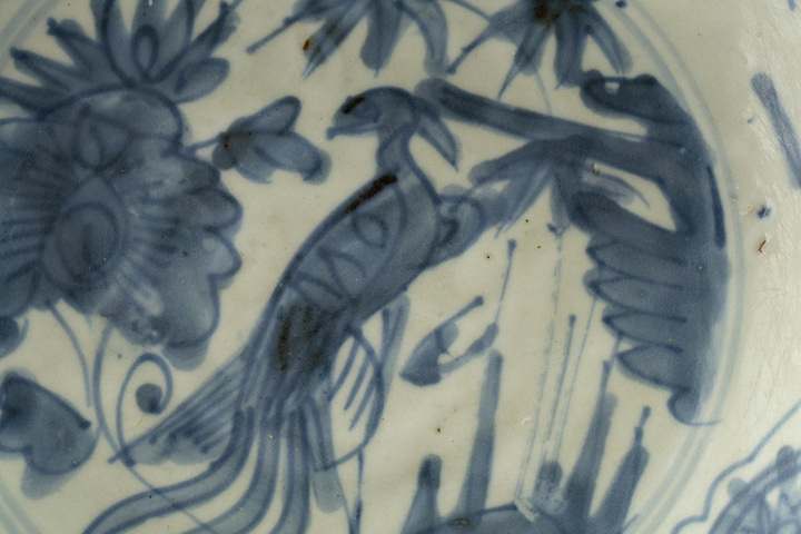 古玩陶瓷明萬歷·青花鳳凰牡丹紋盤真品鑒賞圖