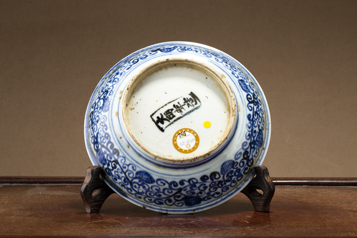 古玩陶瓷明中·青花披肩瓔珞梵文盤真品鑒賞圖