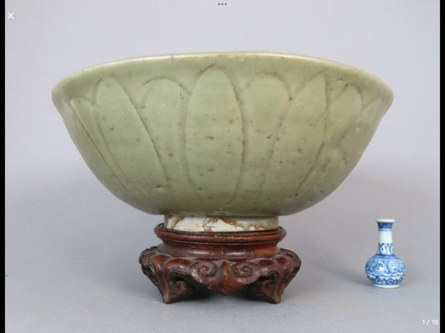 古玩陶瓷青釉蓮瓣紋碗真品鑒賞圖
