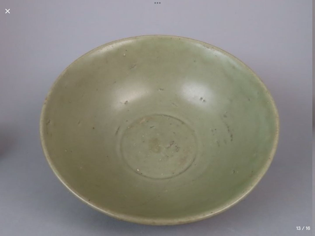 古玩陶瓷青釉蓮瓣紋碗真品鑒賞圖