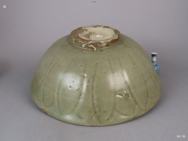 古玩陶瓷青釉蓮瓣紋碗真品鑒賞圖