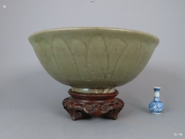 古玩陶瓷青釉蓮瓣紋碗真品鑒賞圖