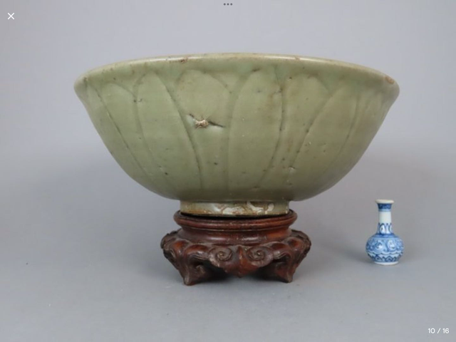 古玩陶瓷青釉蓮瓣紋碗真品鑒賞圖