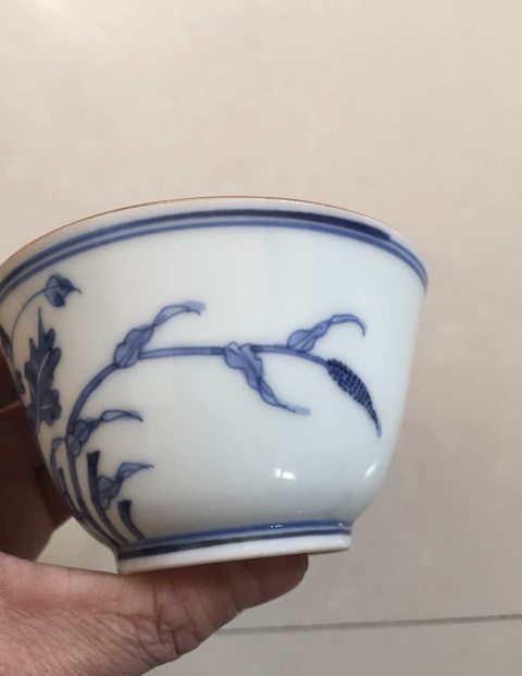 古玩陶瓷青花花卉紋茶碗真品鑒賞圖