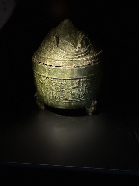 古玩陶瓷漢·綠釉熊足跑獸博山奩拍賣,當前價格9800元