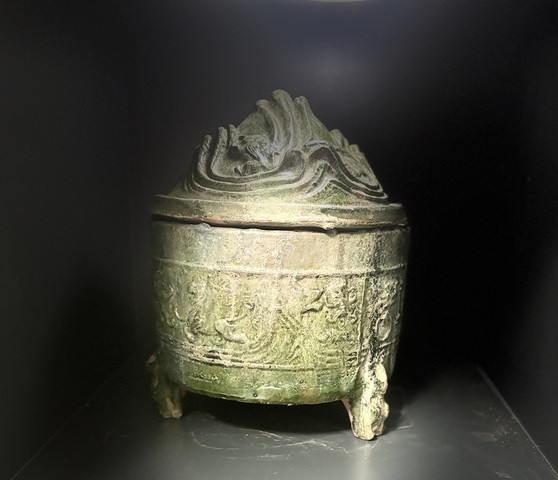 古玩陶瓷漢·綠釉熊足跑獸博山奩拍賣,當前價格9800元