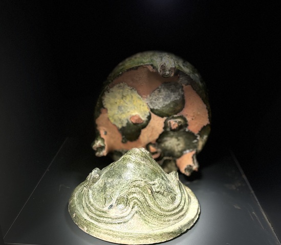 古玩陶瓷漢·綠釉熊足跑獸博山奩拍賣,當前價格9800元