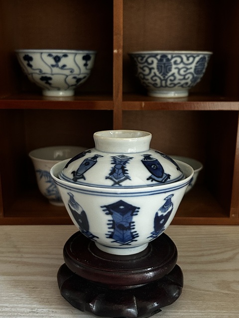 古玩陶瓷清光緒博古圖青花蓋碗拍賣，當前價格2500元