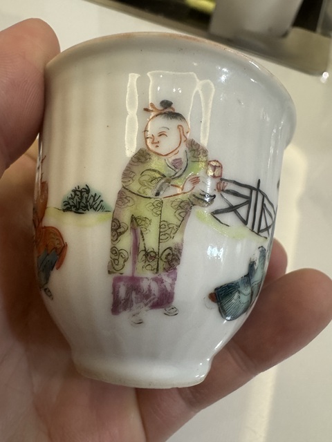 古玩陶瓷粉彩人物故事紋手把杯真品鑒賞圖