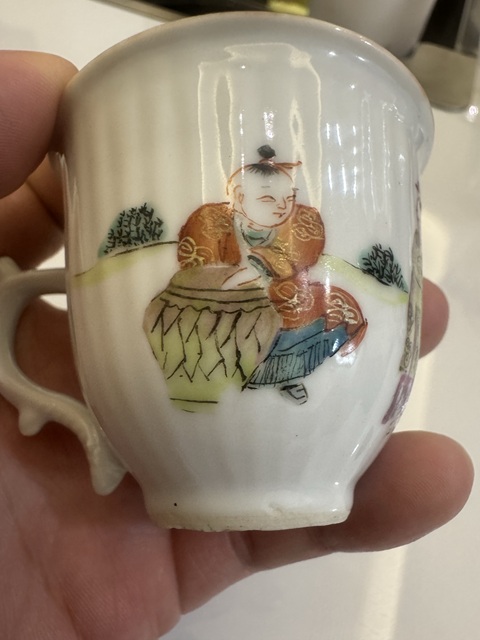 古玩陶瓷粉彩人物故事紋手把杯真品鑒賞圖