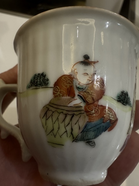 古玩陶瓷粉彩人物故事紋手把杯真品鑒賞圖