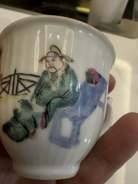 古玩陶瓷粉彩人物故事紋手把杯真品鑒賞圖