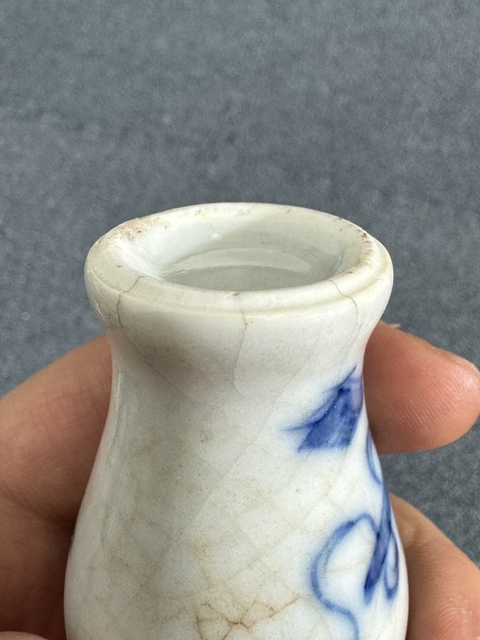 古玩陶瓷晚清哥釉青花梅瓶型鼻煙壺真品鑒賞圖