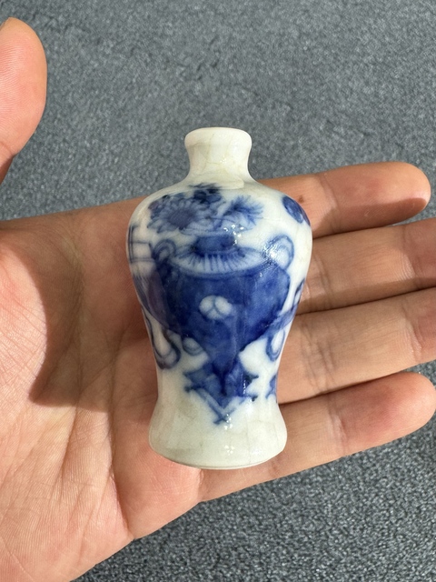 古玩陶瓷晚清哥釉青花梅瓶型鼻煙壺真品鑒賞圖