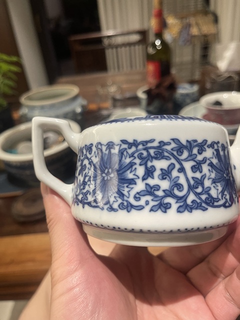 古玩陶瓷花卉紋青花執壺真品鑒賞圖
