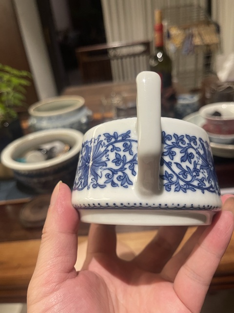 古玩陶瓷花卉紋青花執壺真品鑒賞圖