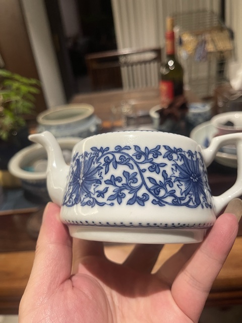古玩陶瓷花卉紋青花執壺真品鑒賞圖