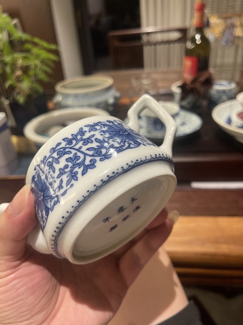 古玩陶瓷花卉紋青花執壺真品鑒賞圖
