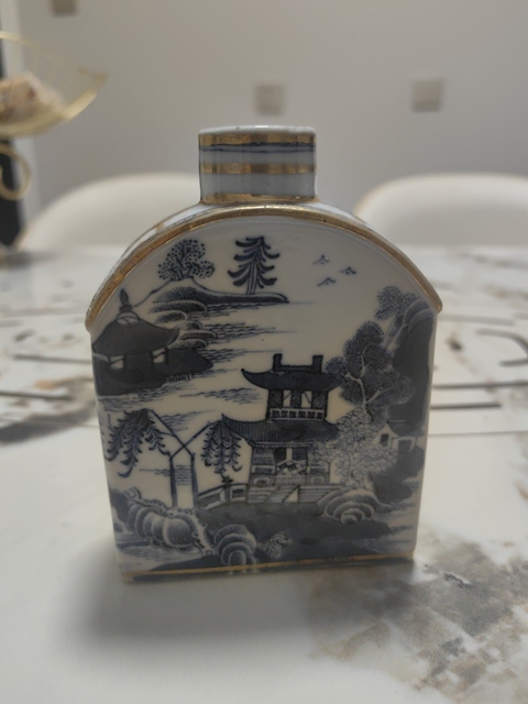 古玩陶瓷青花山水樓閣紋四方茶葉罐拍賣,當(dāng)前價(jià)格2000元