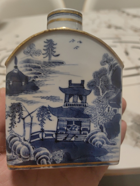 古玩陶瓷青花山水樓閣紋四方茶葉罐拍賣,當(dāng)前價(jià)格2000元