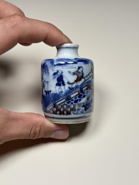 古玩陶瓷青花釉里紅人物故事紋鼻煙壺真品鑒賞圖