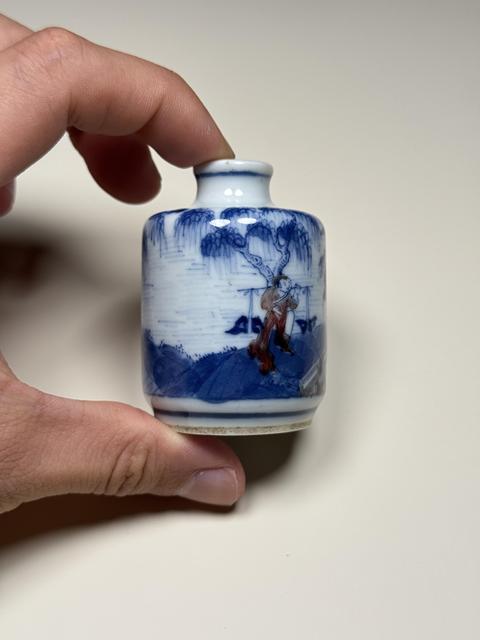 古玩陶瓷青花釉里紅人物故事紋鼻煙壺真品鑒賞圖
