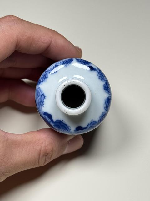 古玩陶瓷青花釉里紅人物故事紋鼻煙壺真品鑒賞圖