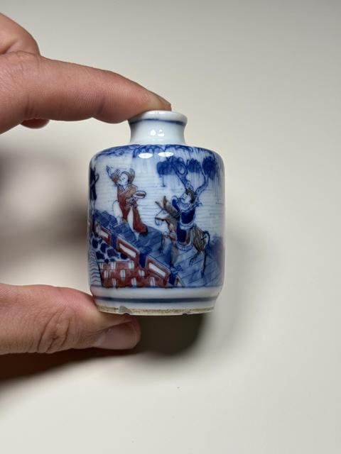 古玩陶瓷青花釉里紅人物故事紋鼻煙壺真品鑒賞圖