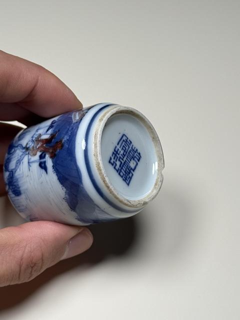 古玩陶瓷青花釉里紅人物故事紋鼻煙壺真品鑒賞圖
