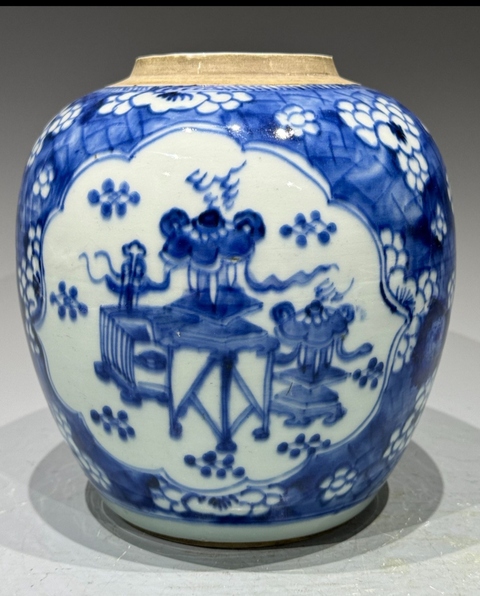 古玩陶瓷青花留白冰梅紋開光博古圖罐真品鑒賞圖