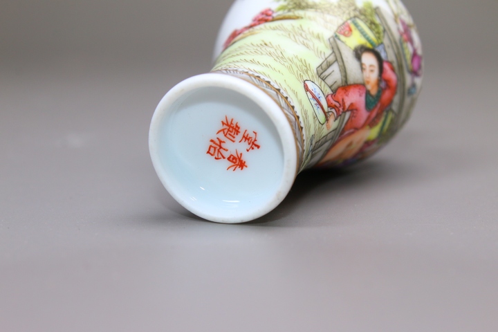 古玩陶瓷創(chuàng)匯時期·粉彩庭院春宮圖詩文鼻煙壺拍賣，當前價格0元