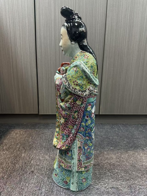 古玩陶瓷粉彩仕女人物造像真品鑒賞圖