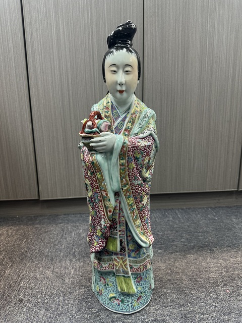古玩陶瓷粉彩仕女人物造像真品鑒賞圖