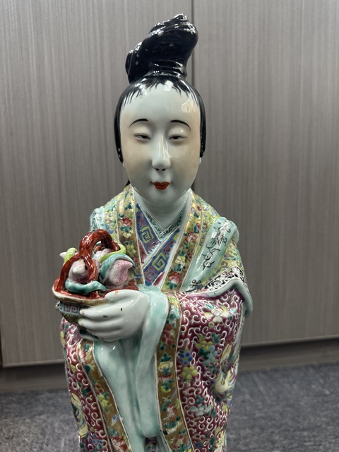 古玩陶瓷粉彩仕女人物造像真品鑒賞圖